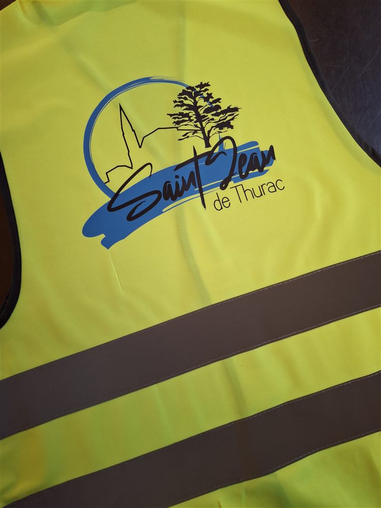 Exemple de marquage logo au dos sur un gilet de sécurité jaune fluo