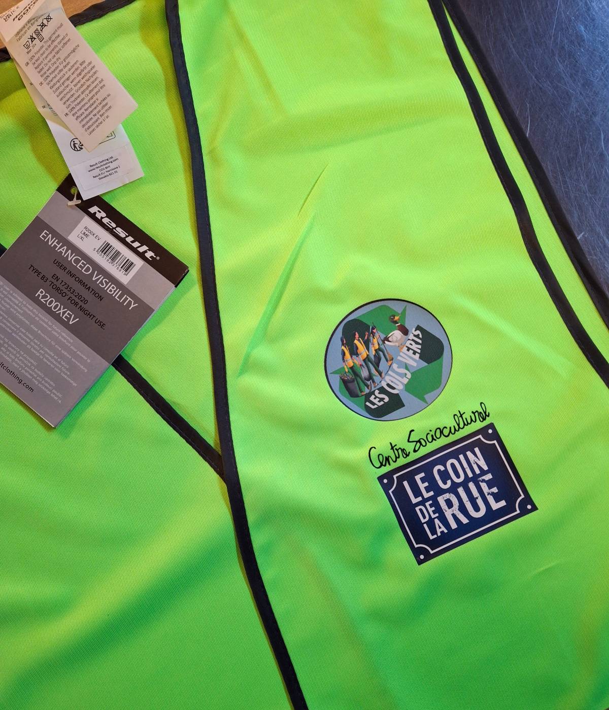 Marquage de logos quadri sur gilet de sécurité vert lime par LéonKiwi